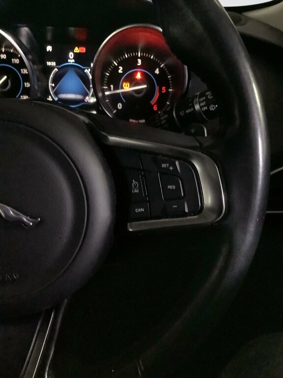 Jaguar F-Pace 2L Prestige Black #16