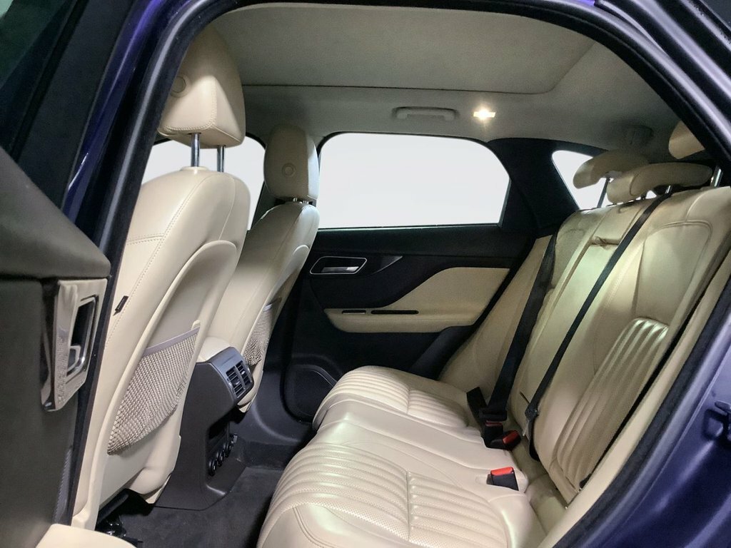Jaguar F-Pace 2L Prestige Black #11