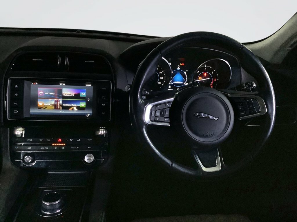 Jaguar F-Pace 2L Prestige Black #12