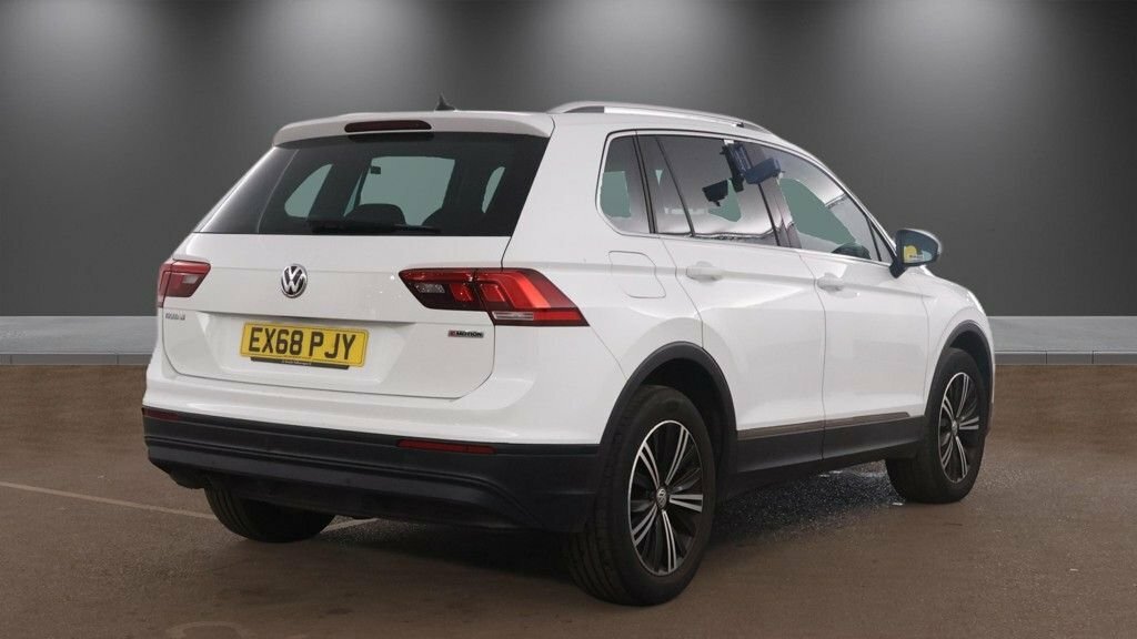Volkswagen Tiguan 2L Se Navigation White #4