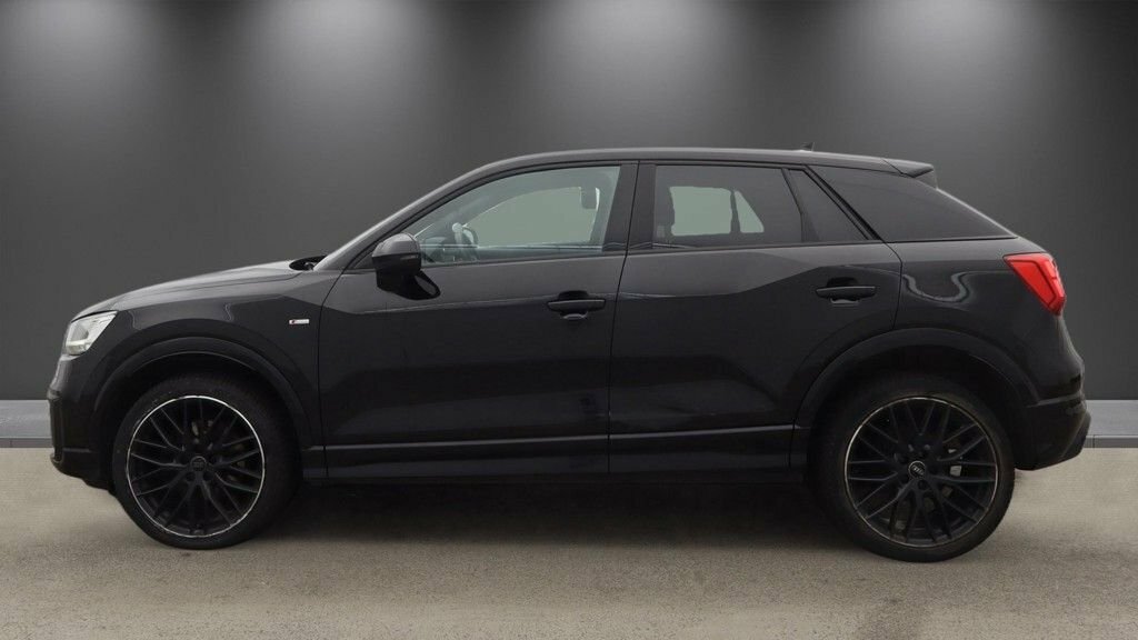 Audi Q2 2L Black Edition Black #6