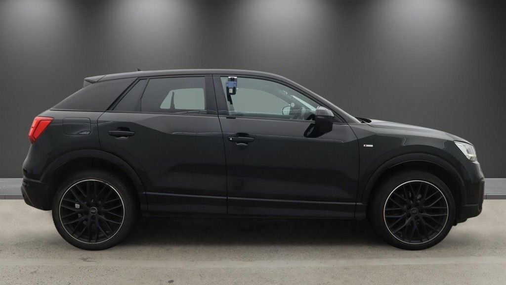 Audi Q2 2L Black Edition Black #5