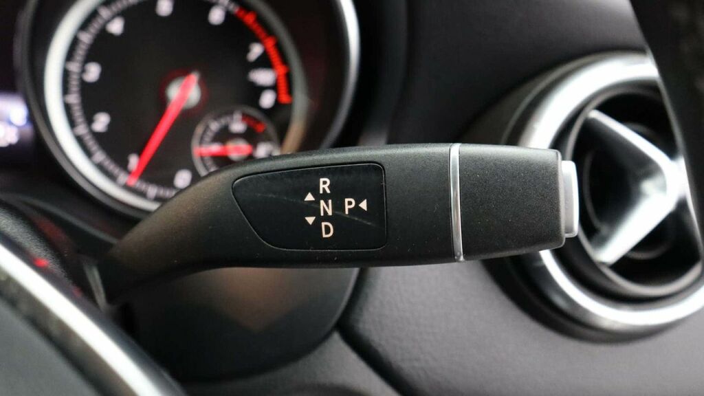 Mercedes-Benz CLA Class Cla 200 Amg Line Night Edition Tip Grey #16
