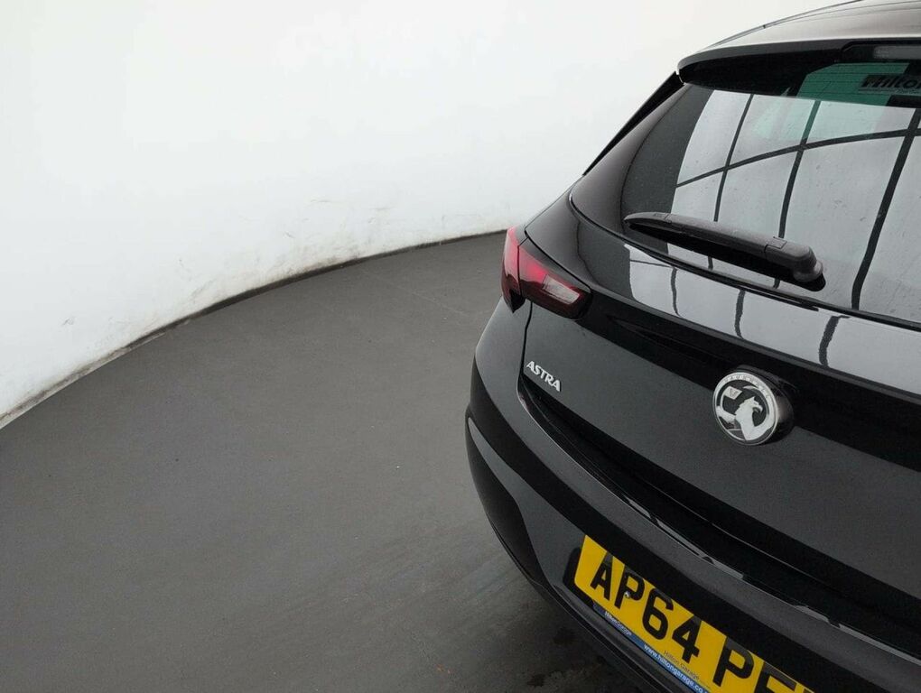 Vauxhall Astra White #25