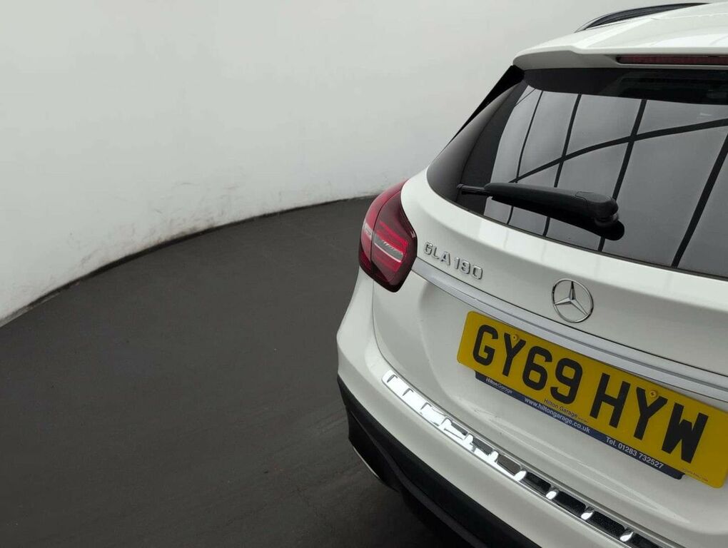 Mercedes-Benz GLA Class White #27