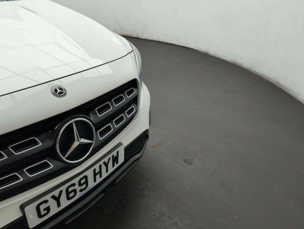 Mercedes-Benz GLA Class White #35