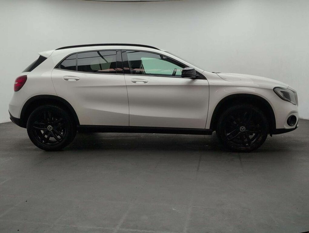 Mercedes-Benz GLA Class White #9