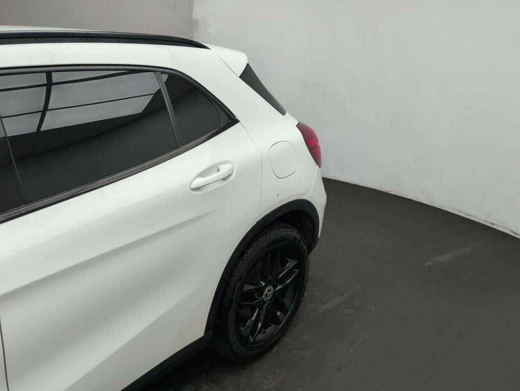 Mercedes-Benz GLA Class White #30