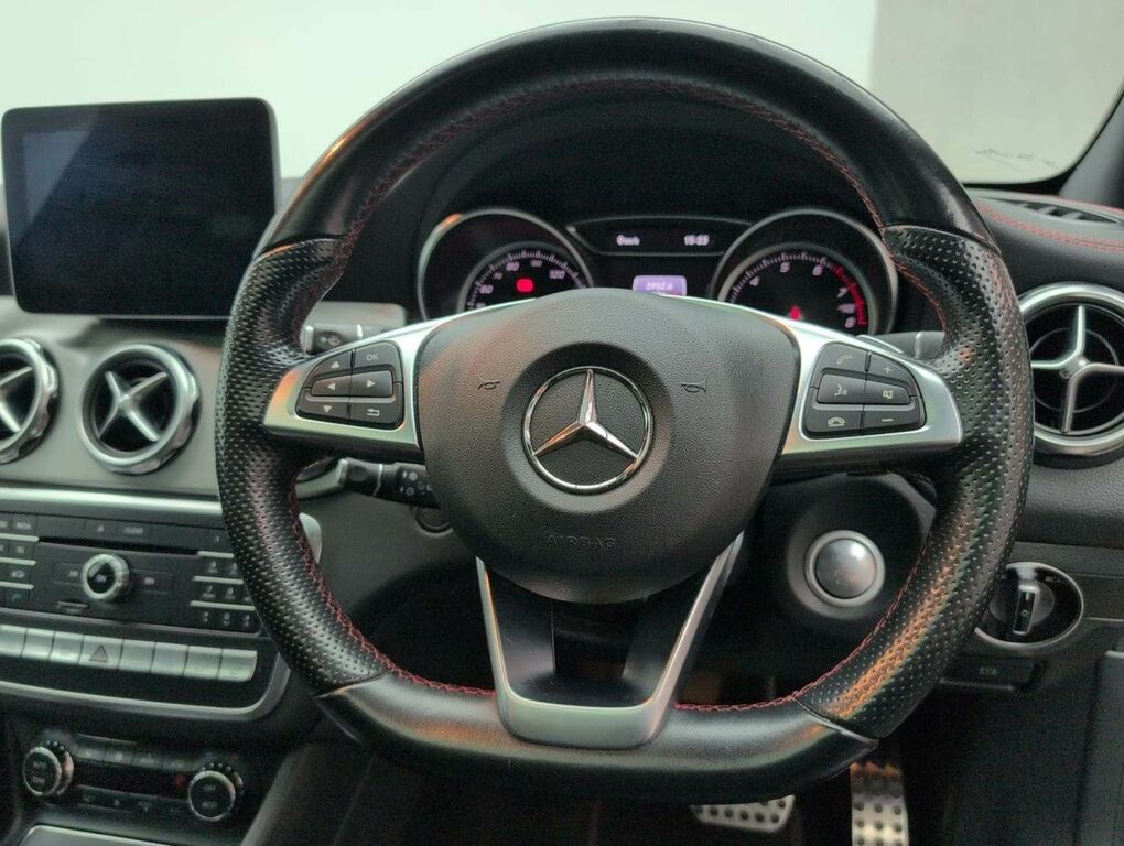 Mercedes-Benz GLA Class Gla 220 Amg Line Premium D 4Matic Grey #26