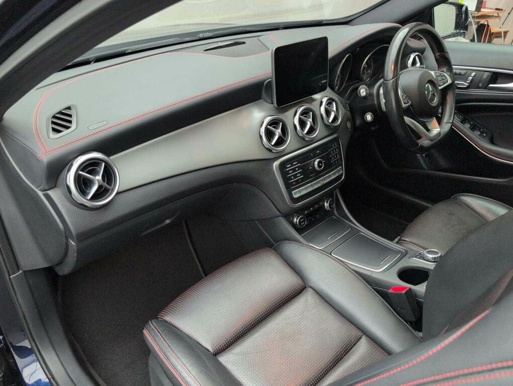 Mercedes-Benz GLA Class Gla 220 Amg Line Premium D 4Matic Grey #35