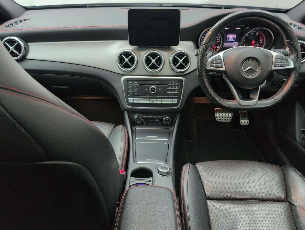 Mercedes-Benz GLA Class Gla 220 Amg Line Premium D 4Matic Grey #28