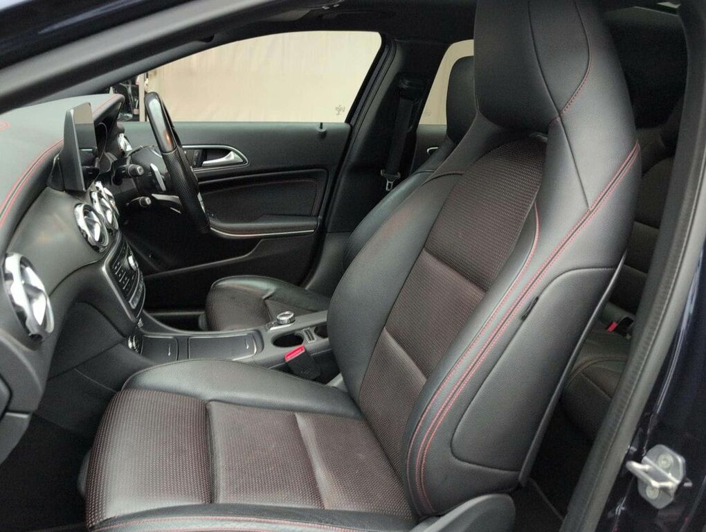 Mercedes-Benz GLA Class Gla 220 Amg Line Premium D 4Matic Grey #34
