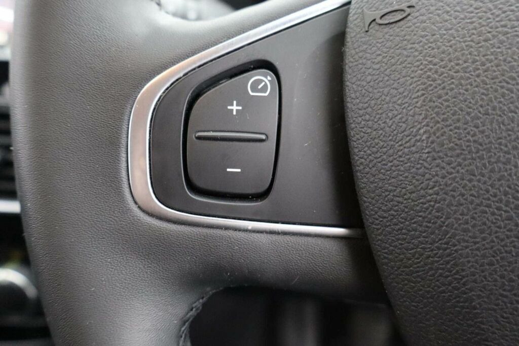 Renault Clio Clio Iconic Tce Black #18