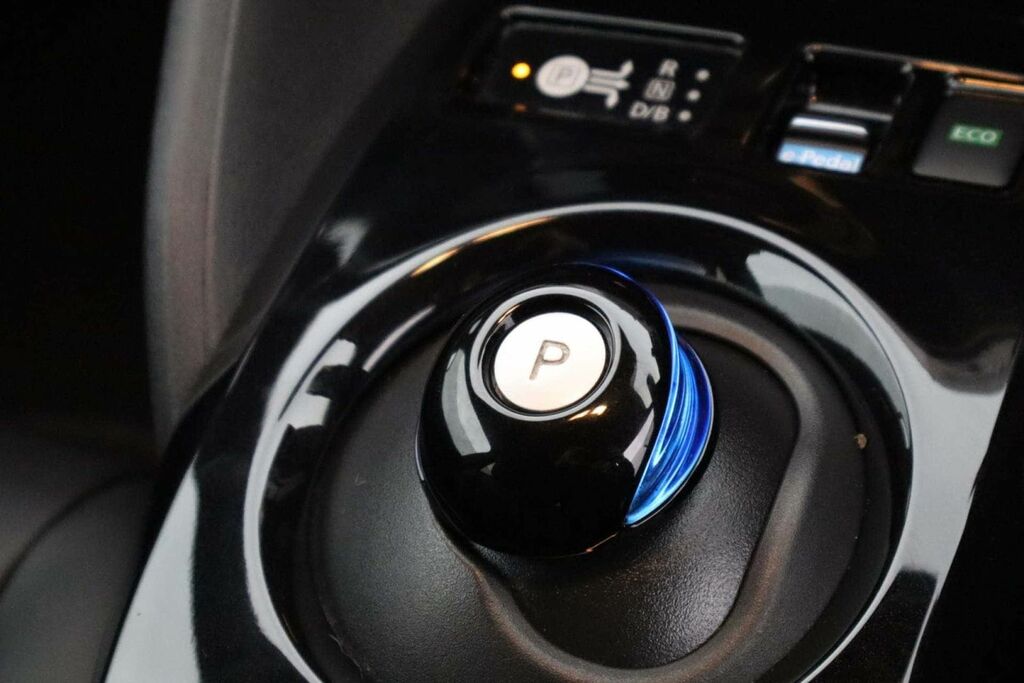 Nissan Leaf N-connecta Silver #16