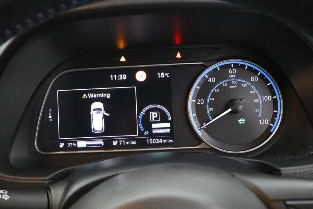 Nissan Leaf N-connecta Silver #17