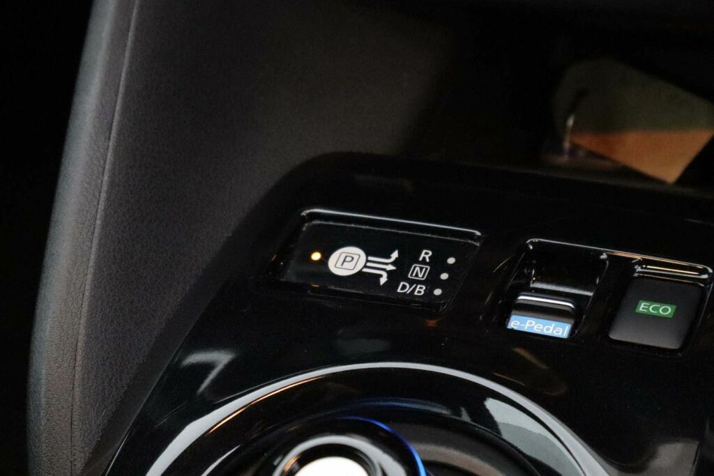 Nissan Leaf N-connecta Silver #15