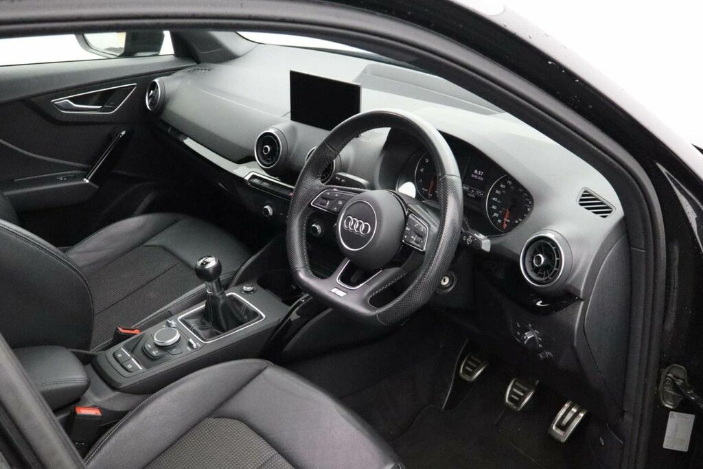 Audi Q2 30 Tdi Black Edition  #10