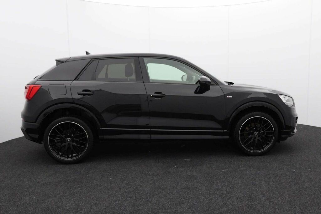 Audi Q2 30 Tdi Black Edition  #8