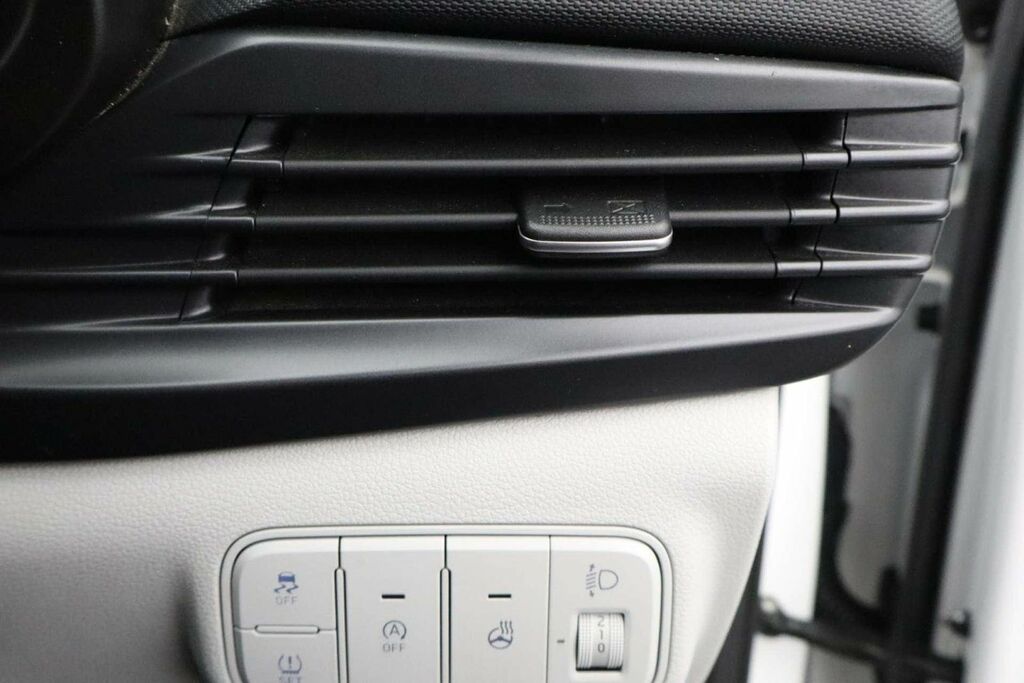 Hyundai I20 Se White #20