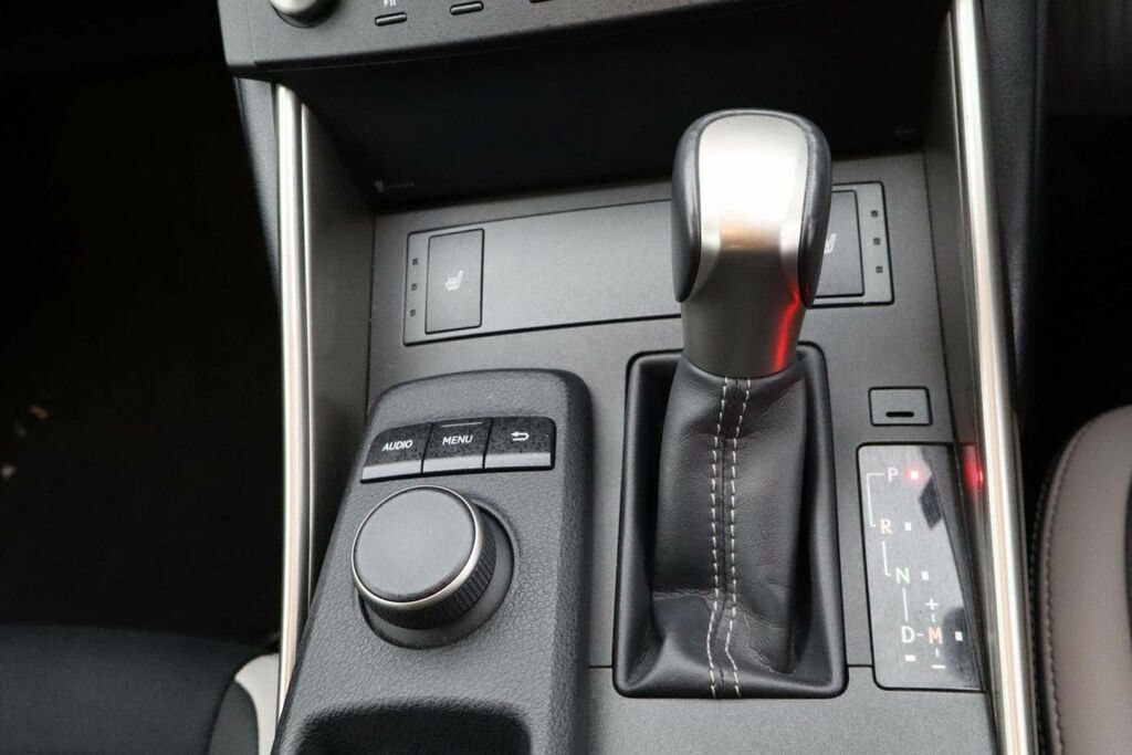 Lexus IS 300H Sport Cvt White #14