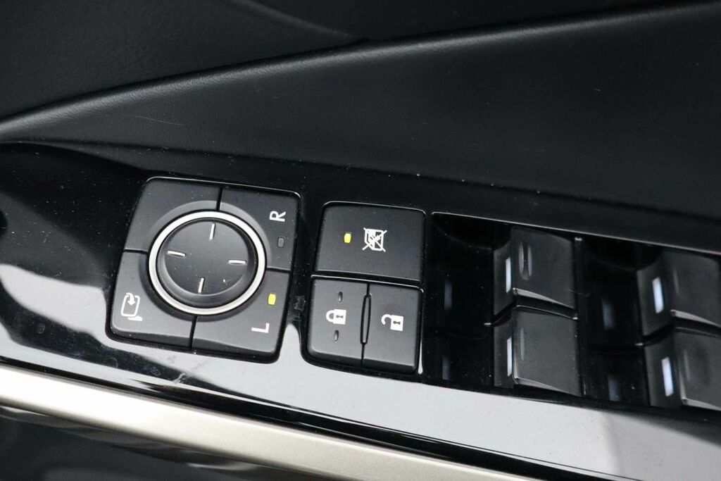 Lexus IS 300H Sport Cvt White #19