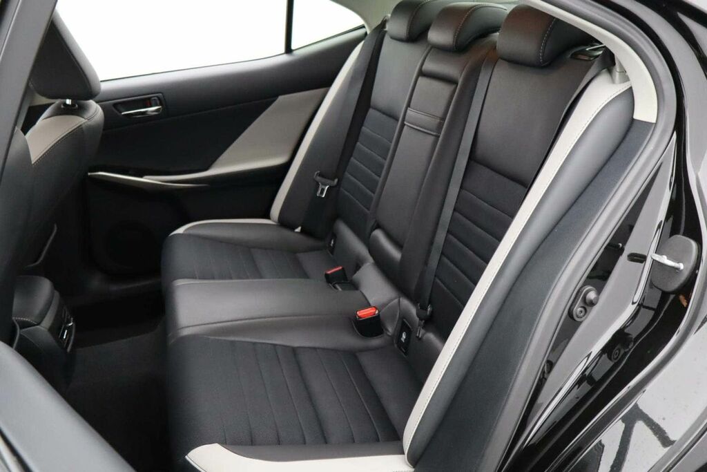 Lexus IS 300H Sport Cvt White #26