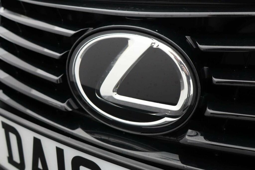Lexus IS 300H Sport Cvt White #31