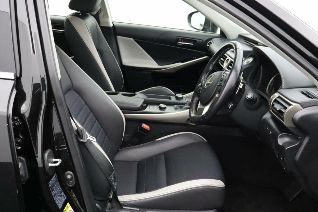 Lexus IS 300H Sport Cvt White #10