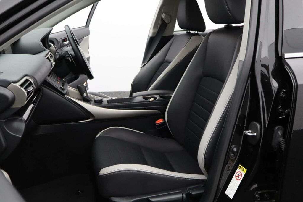Lexus IS 300H Sport Cvt White #28