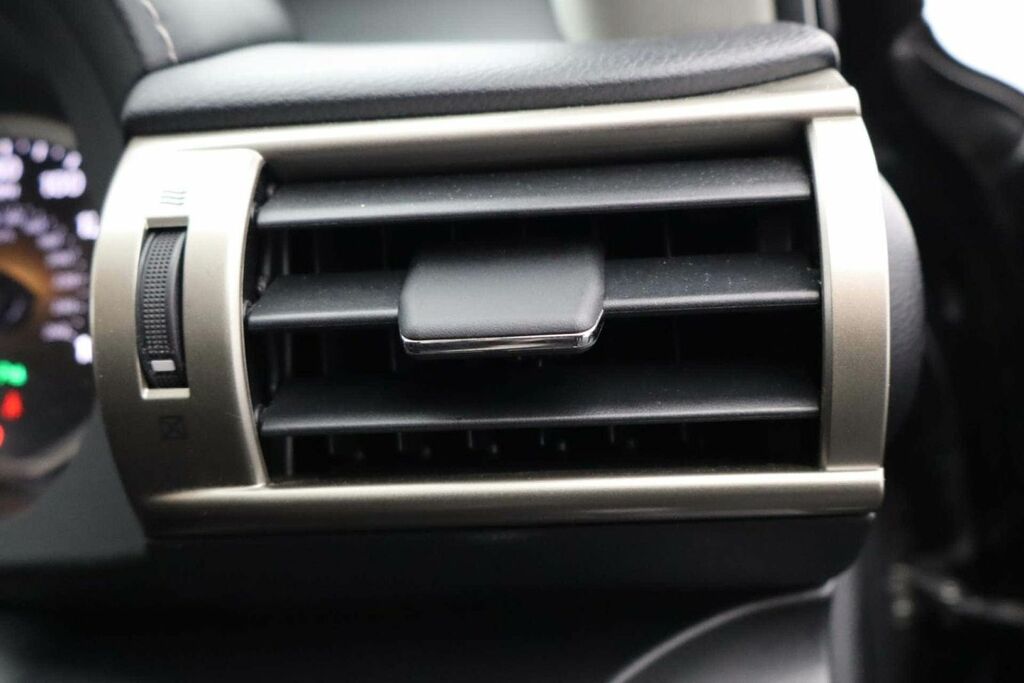 Lexus IS 300H Sport Cvt White #18