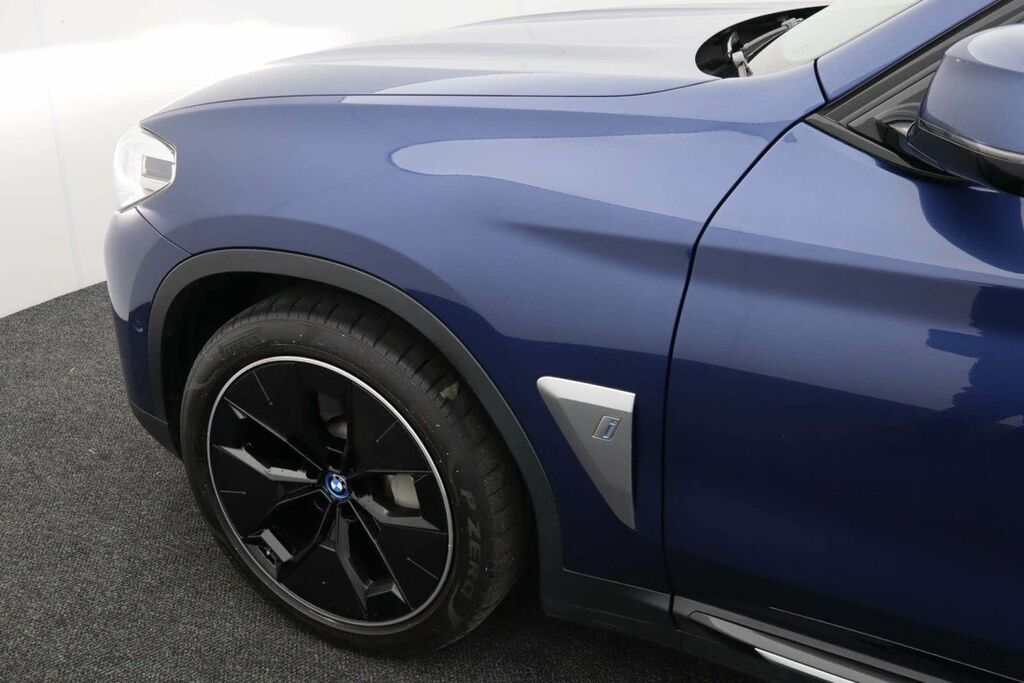 BMW iX3 80Kwh Premier Edition Black #32