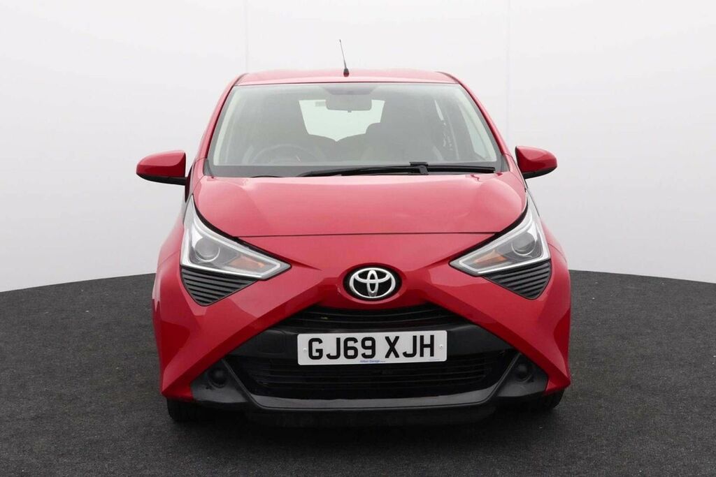 Toyota Aygo X 1.0 Aygo X-play Vvt-i Red #2