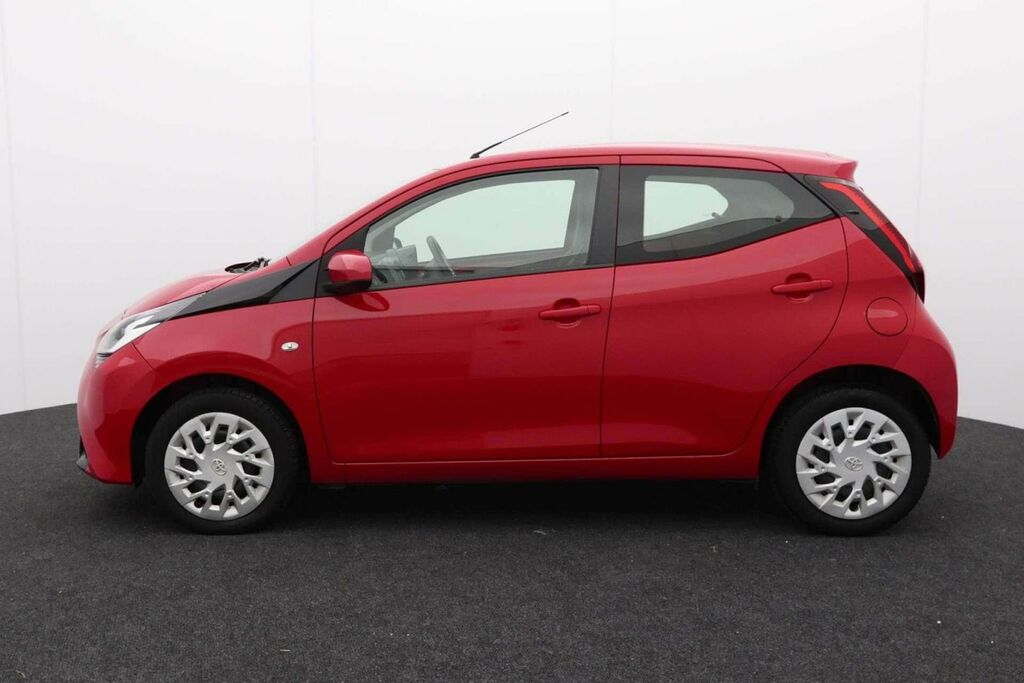 Toyota Aygo X 1.0 Aygo X-play Vvt-i Red #4