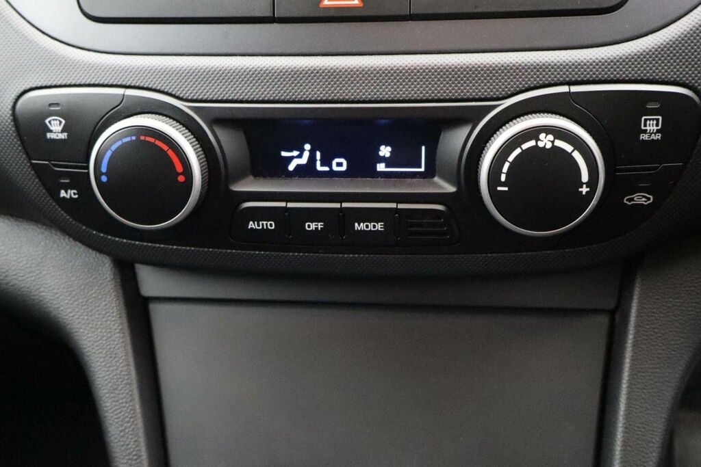 Hyundai I10 Premium White #12
