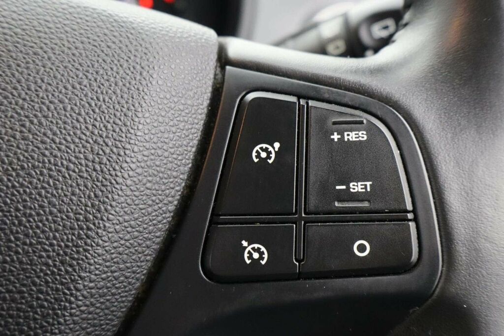 Hyundai I10 Premium White #16