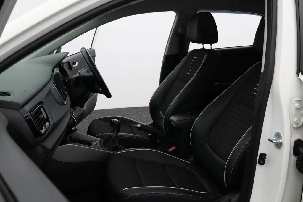 Kia RIO 1.4 2 Hatchback Black #31