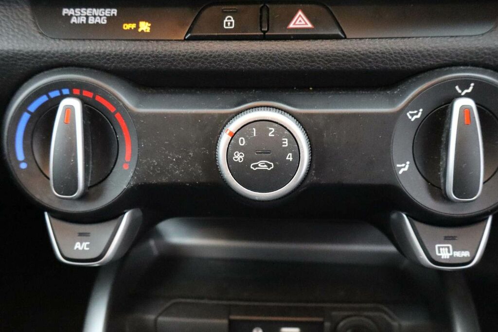 Kia RIO 1.4 2 Hatchback Black #14