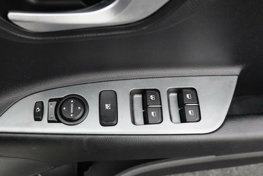 Kia RIO 1.4 2 Hatchback Black #21