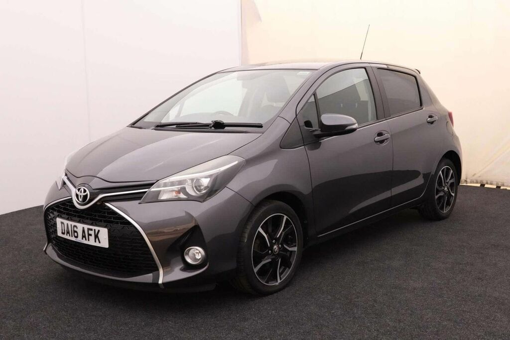 Toyota Yaris Hatchback Red #3