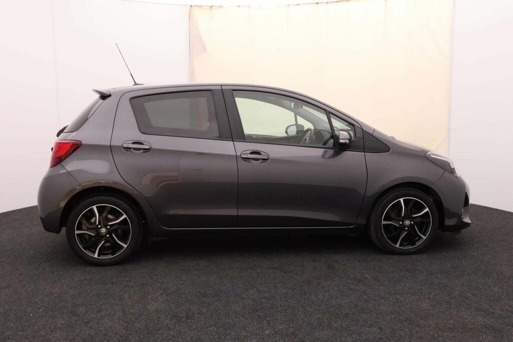 Toyota Yaris Hatchback Red #8