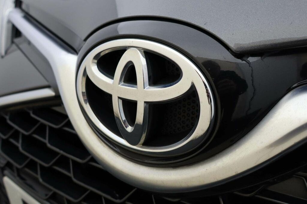 Toyota Yaris Hatchback Red #30
