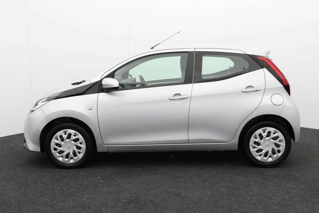 Toyota Aygo X 1.0 Aygo X-play Vvt-i Silver #4