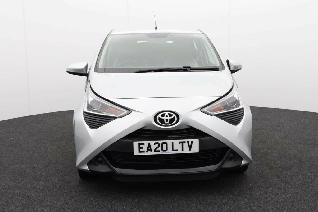 Toyota Aygo X 1.0 Aygo X-play Vvt-i Silver #2