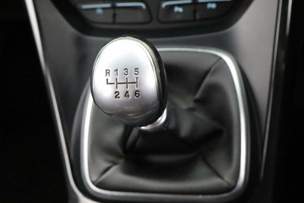 Ford Kuga 1.5 Tdci St-line 2Wd Grey #16
