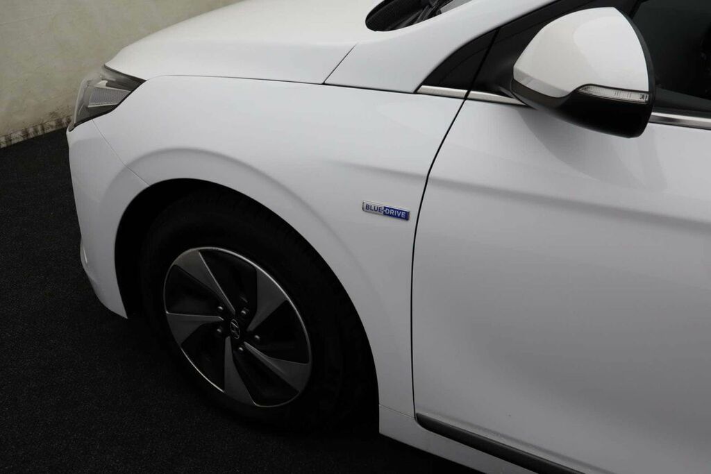 Hyundai Ioniq Hatchback Black #30