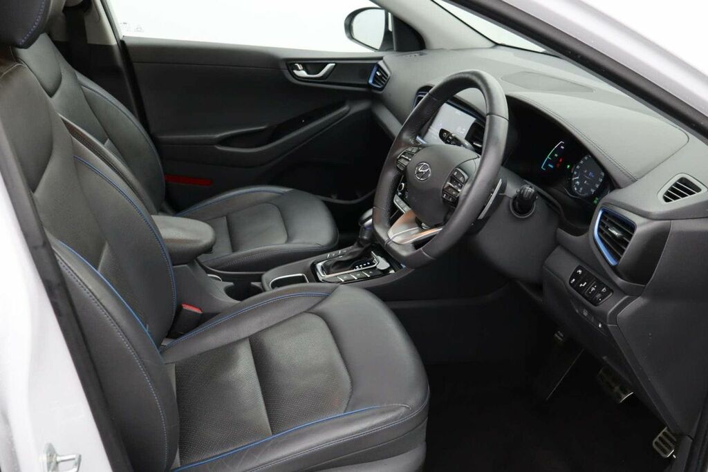 Hyundai Ioniq Hatchback Black #10