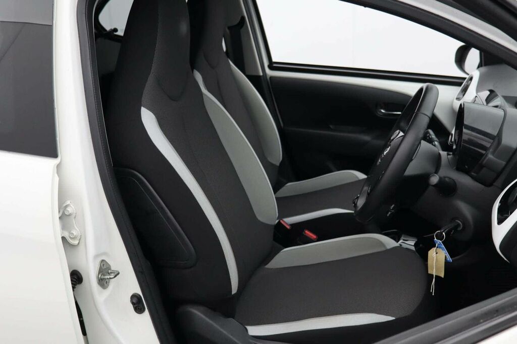 Toyota Aygo X X-press White #21