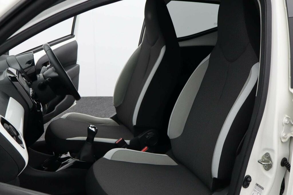 Toyota Aygo X X-press White #26