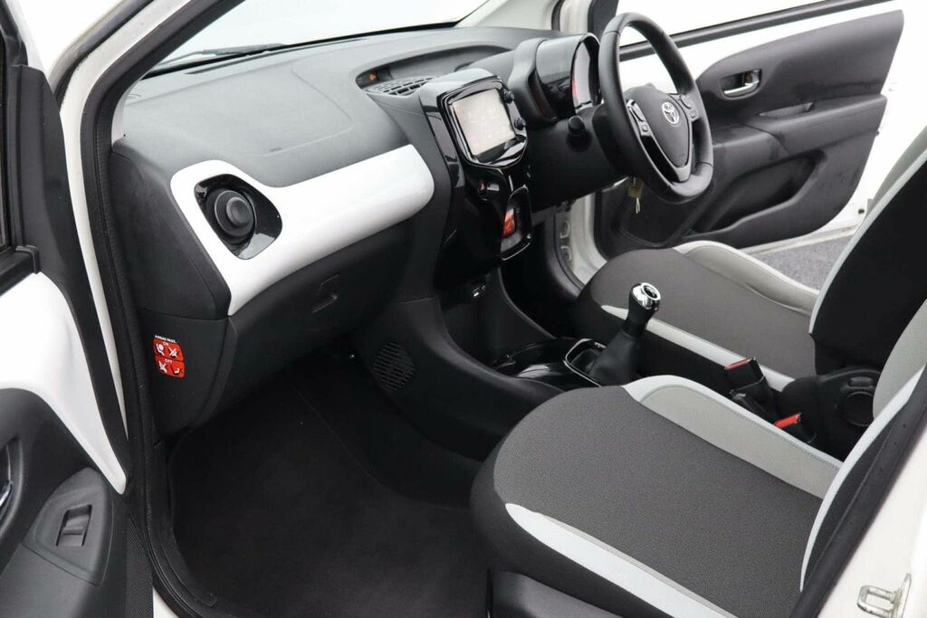 Toyota Aygo X X-press White #25
