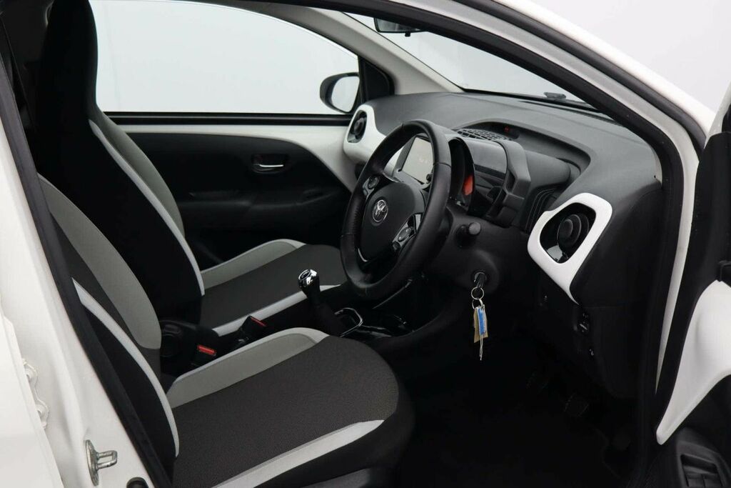 Toyota Aygo X X-press White #10